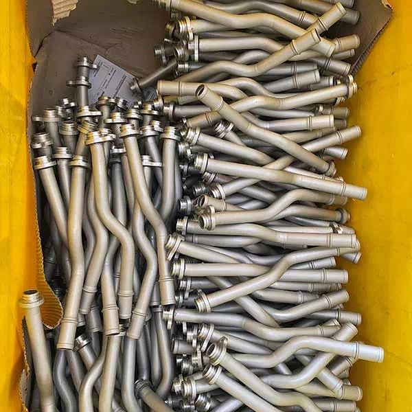 tubi-oleodinamici-sottoposti-ad-anodizzazione-estetica-argento